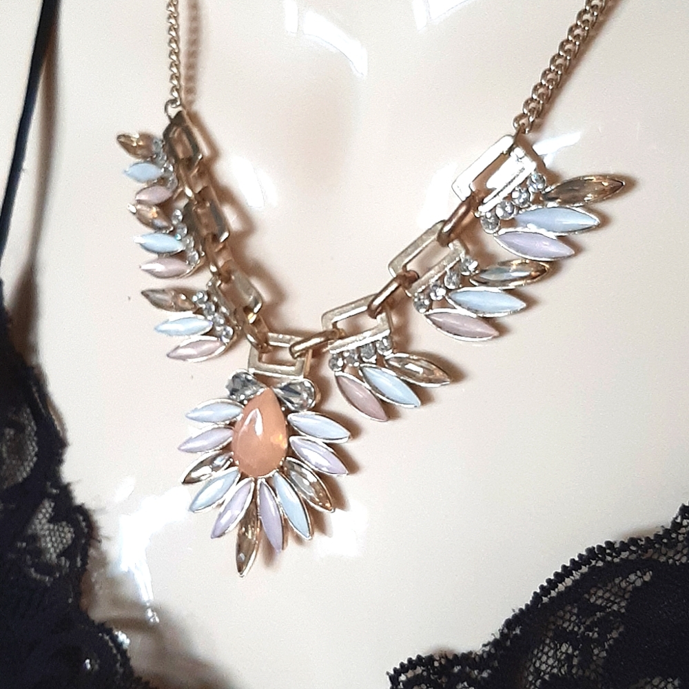 Elegant Royalcore Gold Tone Chain -White & Coral Stone Necklace